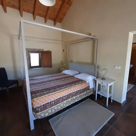 Quinta Vale Porcacho Bed & Breakfast Tábua