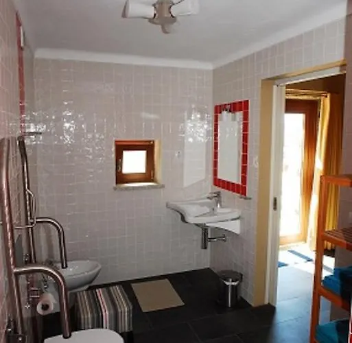 לינה וארוחת בוקר Quinta Vale Porcacho 4*